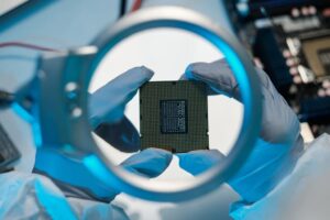Chip xử lý, còn được gọi là bộ vi xử lý hay CPU (Central Processing Unit)