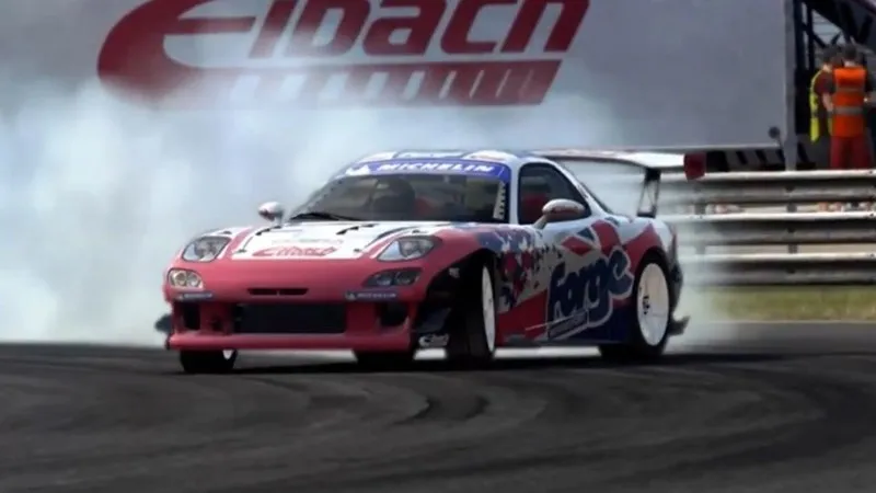 Đồ họa 3D chi tiết và hiệu ứng chân thực trong game Grid Autosport Mobile
