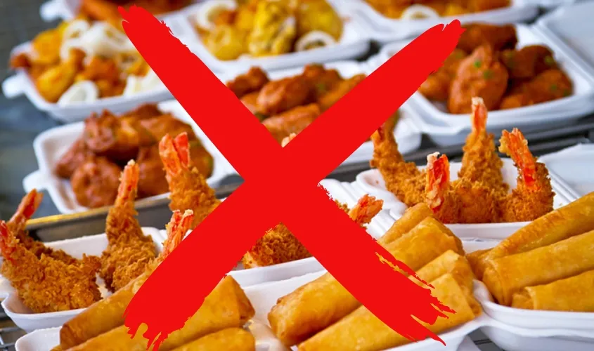 Hạn chế cho trẻ ăn đồ chiên rán khi bị táo bón