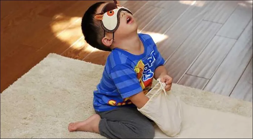 Trò chơi chiếc túi thần kỳ giúp bé đoán đồ vật và phát triển ngôn ngữ