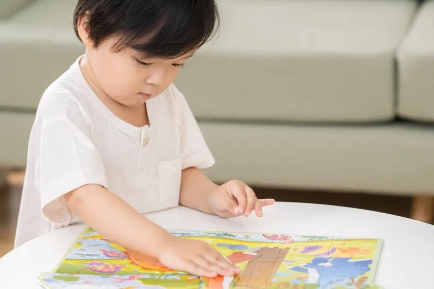Trò chơi ghép hình giúp trẻ rèn luyện tính kiên nhẫn
